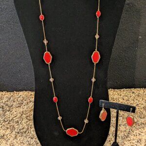 women vintage necklace and earrings